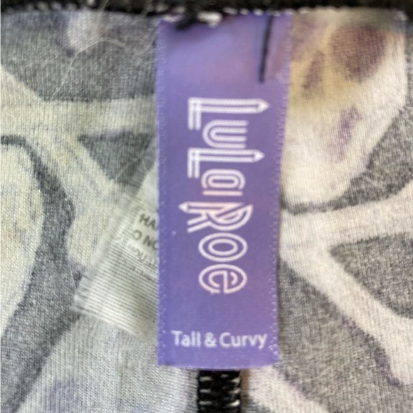 LulaRoe Skull and Crossbones Halloween Print Leggings (Size Tall & Curvy) - Picture 6 of 8